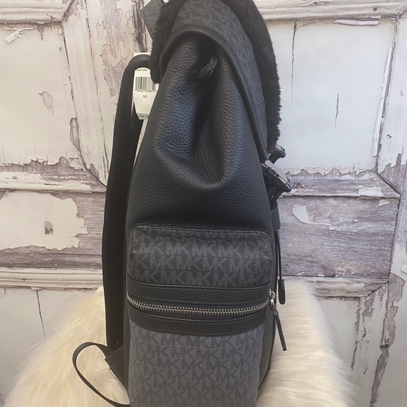 Michael Kors Cooper Signature Large Pocket Backpack Fur Trim NWT - Picture 4 of 10